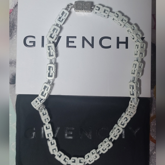 GIVENCHY GLOW IN THE DARK CUBE NECKLACE NEW IN BOX - Picture 2 of 6
